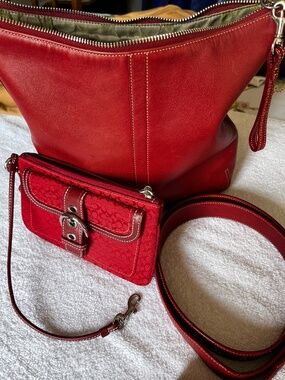 AUTHENTIC COACH Apple Red Slim Hobo/crossbody/Bucket bag #9326 & Wristlet bundle
